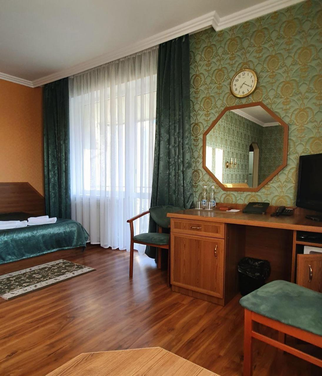Hermes Resort Hotel With Medical Treatment Truskavets Eksteriør bilde
