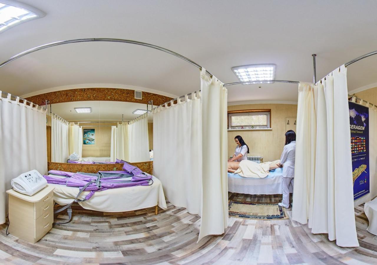 Hermes Resort Hotel With Medical Treatment Truskavets Eksteriør bilde
